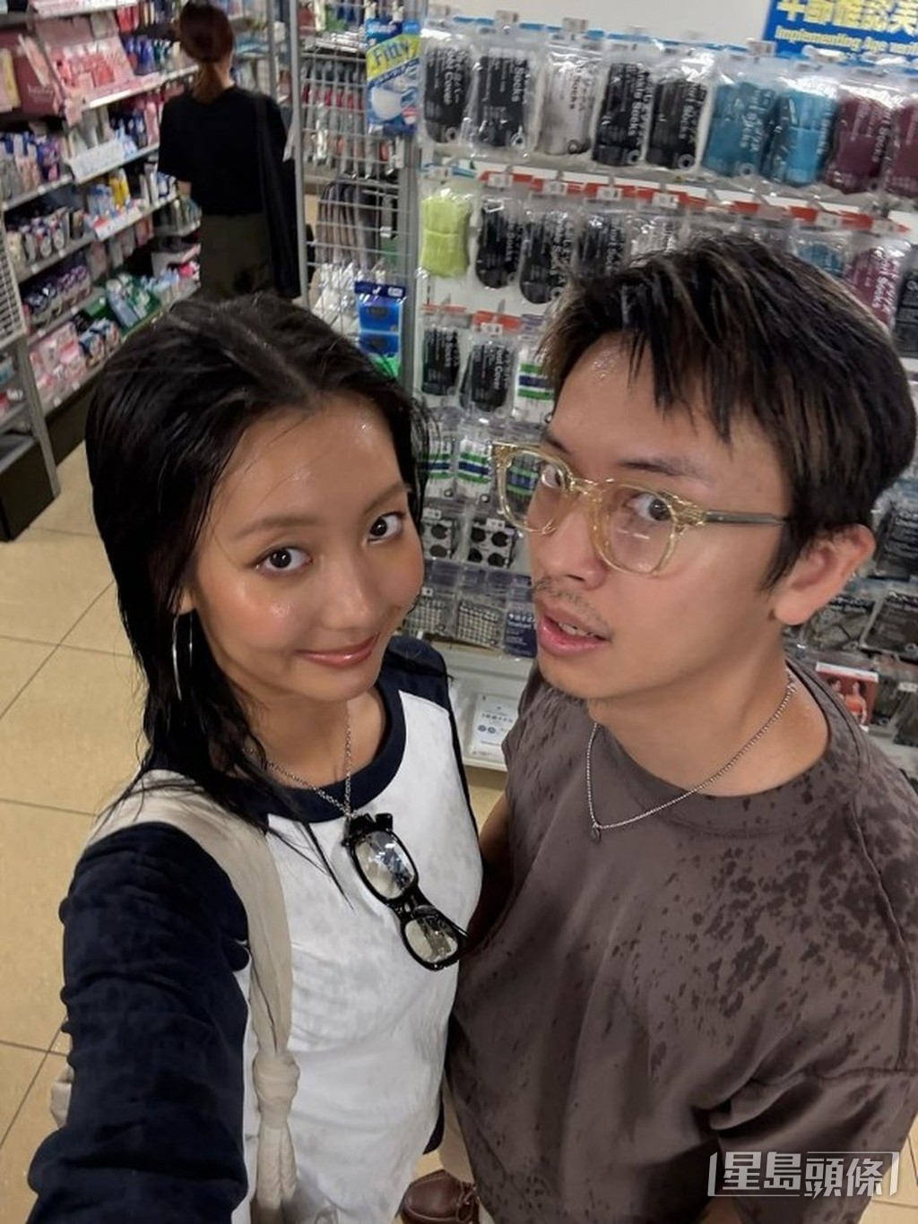 Marf(邱彥筒)與男友Locker(林家𤋮)不肯公開合體。 Marf(邱彥筒)與男友Locker(林家𤋮)不肯公開合體。