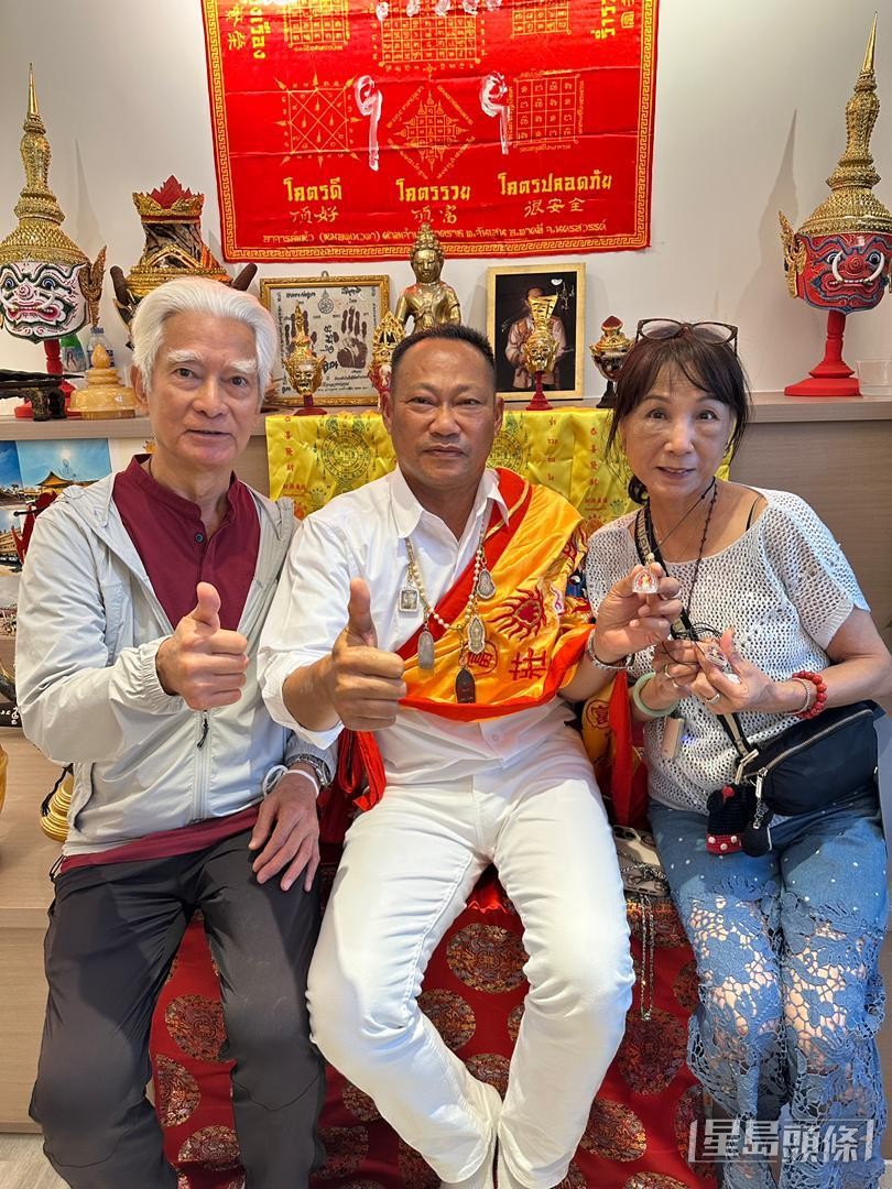 高雄夫婦和泰國金龍王合照。 高雄夫婦和泰國金龍王合照。