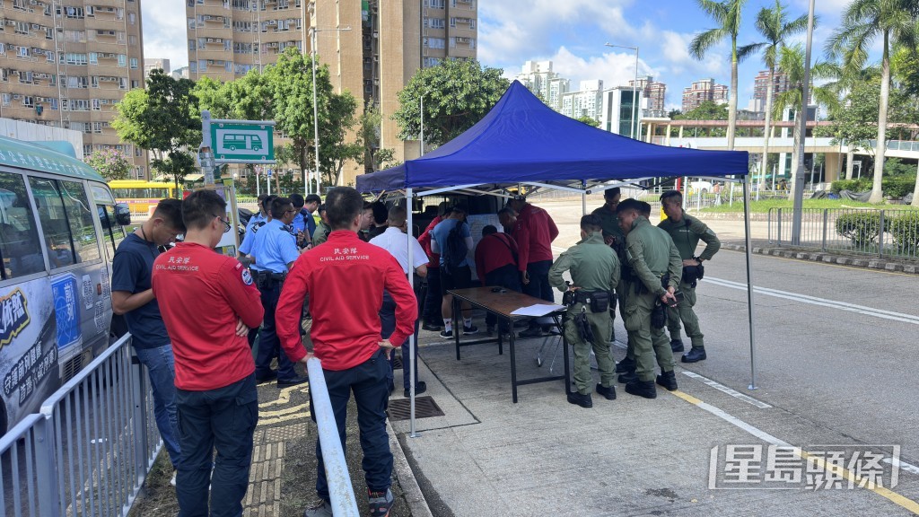 警員及民安隊到場。