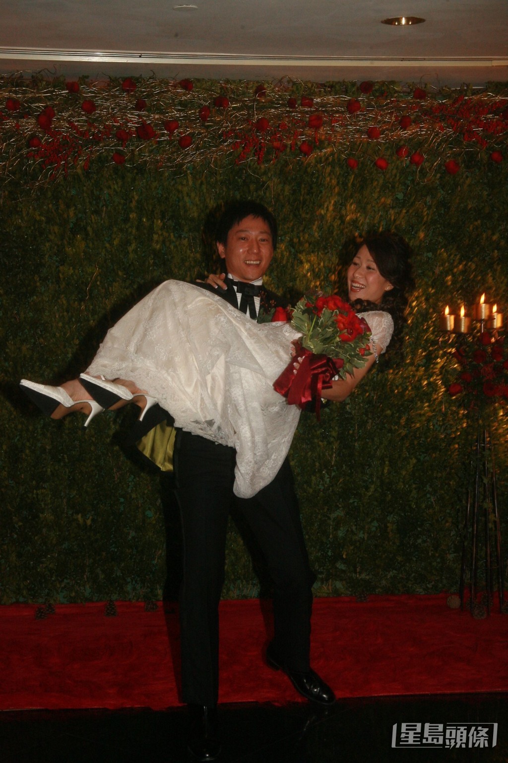 鄺文珣2006年與應德榮結婚。