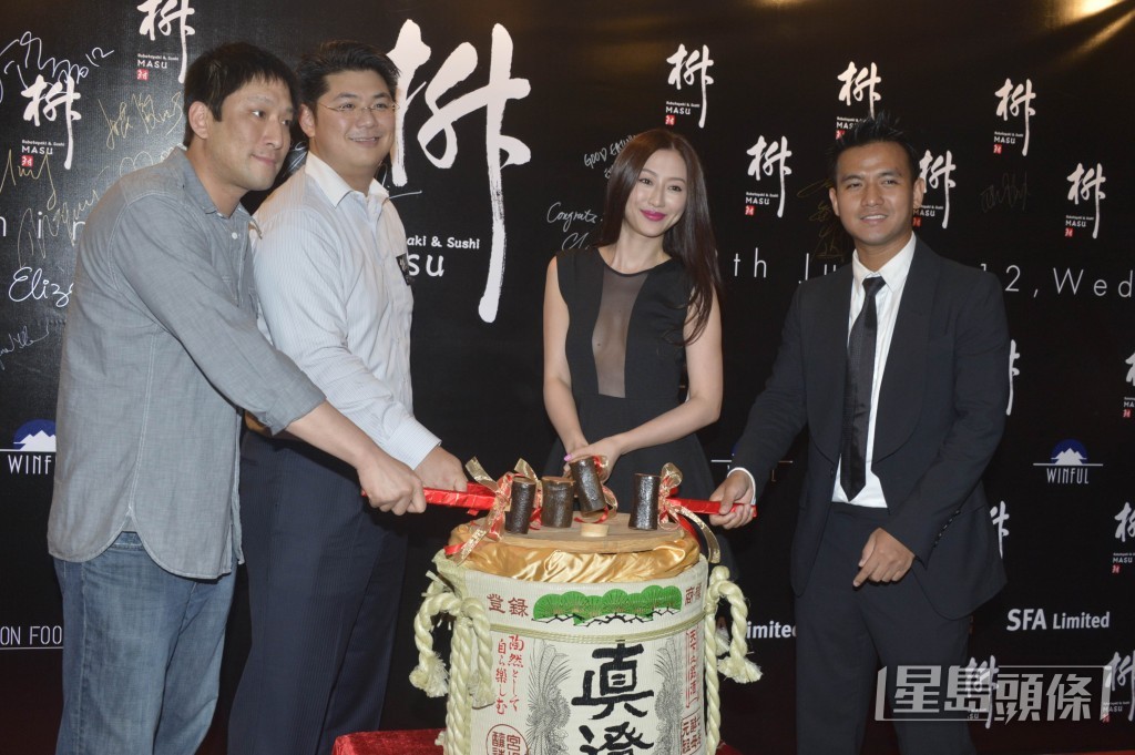 王秀琳（右二）曾與友人合資開設日本料理店。