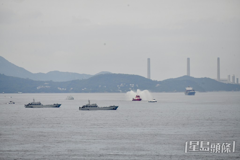 山東艦航母編隊訪港 - 青衣情況。盧江球攝 山東艦航母編隊訪港 - 青衣情況。盧江球攝