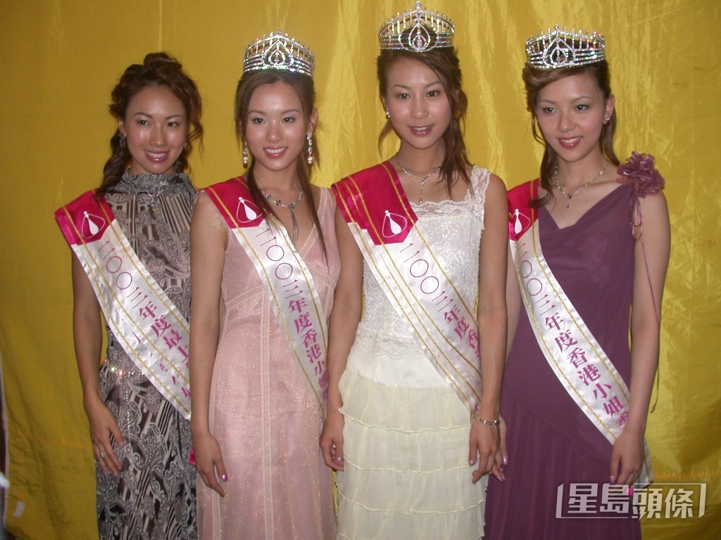 曹敏莉（右二）於《2003香港小姐競選》除了獲得冠軍，亦奪得「國際親善小姐」、「鑽石肌膚獎」、「芙蓉美態獎」及「完美組合獎」，成為「5料冠軍」。