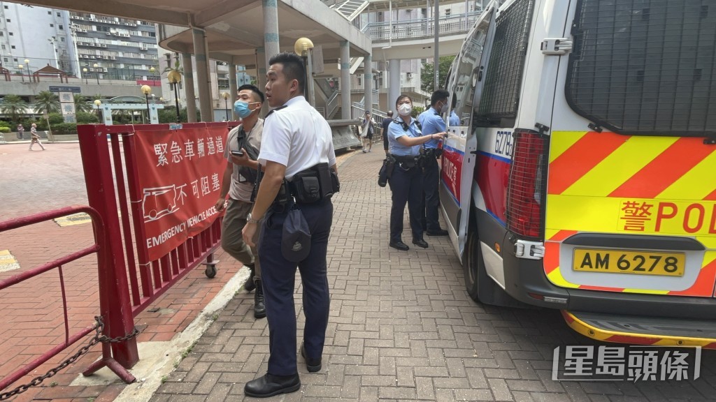 警員到場調查。楊偉亨攝 警員到場調查。楊偉亨攝
