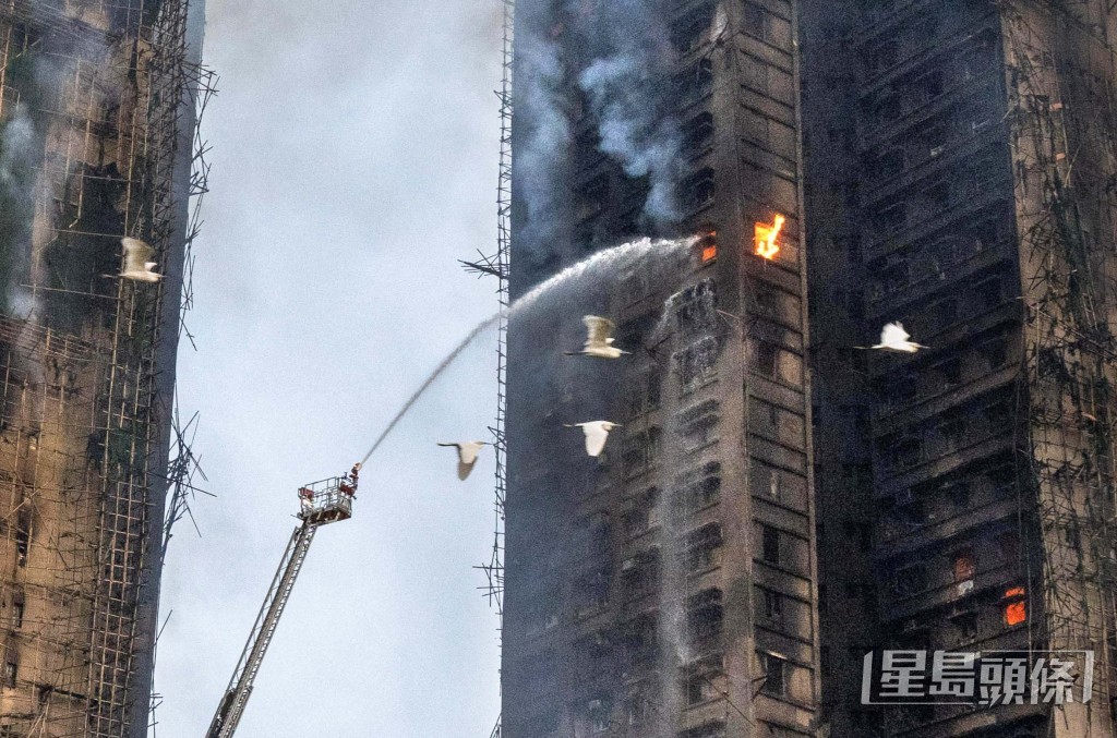 至於「冼國林」在社交媒體上就滅火策略提出的質疑，消防處六個工協會對此表示極度憤怒，認為有關言論侮辱消防人員的專業。資料圖片