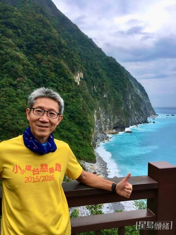 上次環台跑,譚志強於「蘇花公路」著名景點「清水斷崖」留影。 受訪者提供 上次環台跑,譚志強於「蘇花公路」著名景點「清水斷崖」留影。 受訪者提供