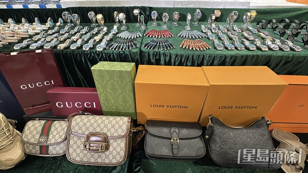 檢獲物品當中亦發現有高仿真度的奢侈品，例如名牌手袋、名錶、銀包及鞋等。