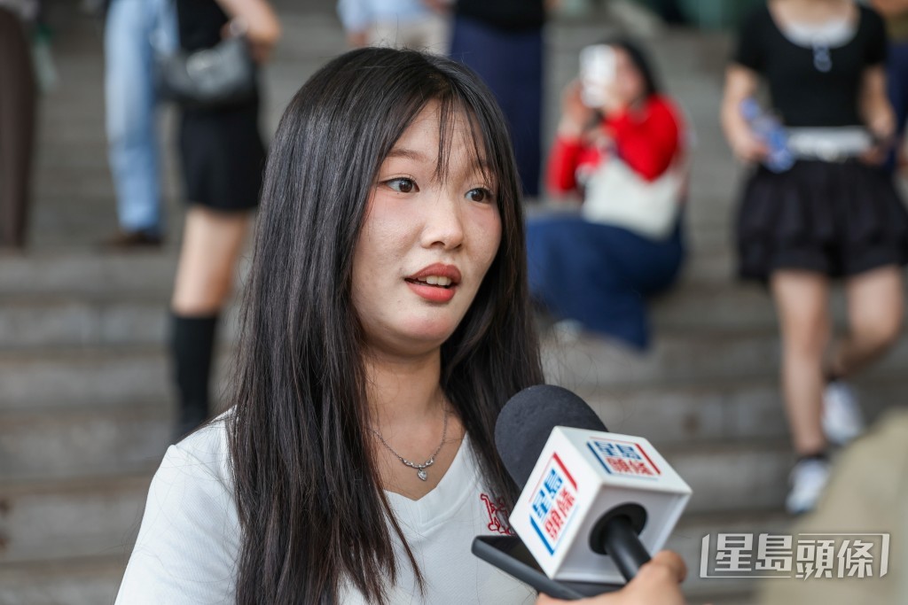 張小姐前來打卡。何家豪攝 張小姐前來打卡。何家豪攝