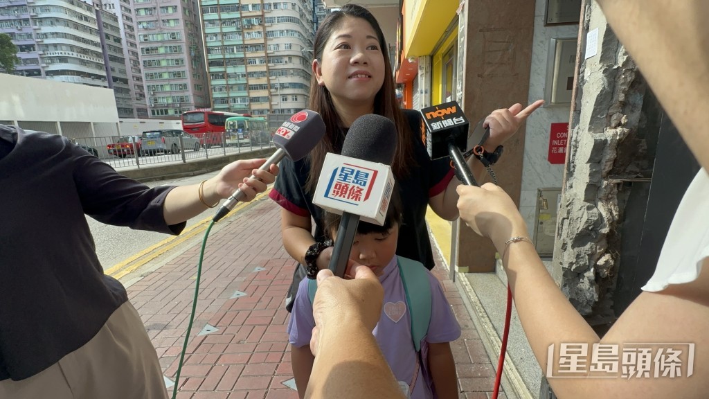 住起火單位對面的池女士講述事發過程仍猶有餘悸。梁國峰攝 住起火單位對面的池女士講述事發過程仍猶有餘悸。梁國峰攝