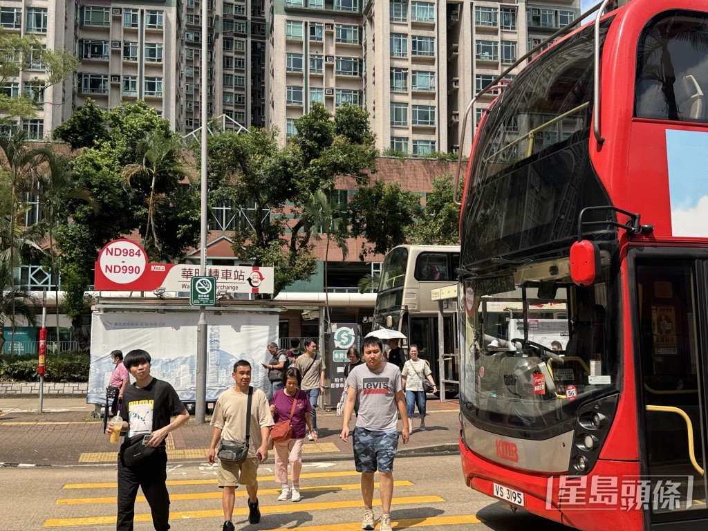 有九巴車長向記者表示,這兩天破紀錄高溫,形容吹出來的只是「涼少少嘅風」,稱不上是冷氣。 有九巴車長向記者表示,這兩天破紀錄高溫,形容吹出來的只是「涼少少嘅風」,稱不上是冷氣。