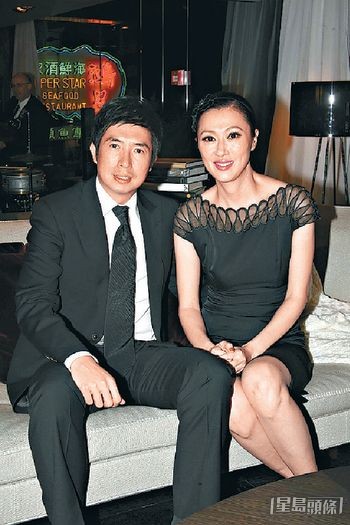 大生银行家族后人马清扬（左）与钱慧仪于1995年结婚，2022年钱慧仪宣布离婚。