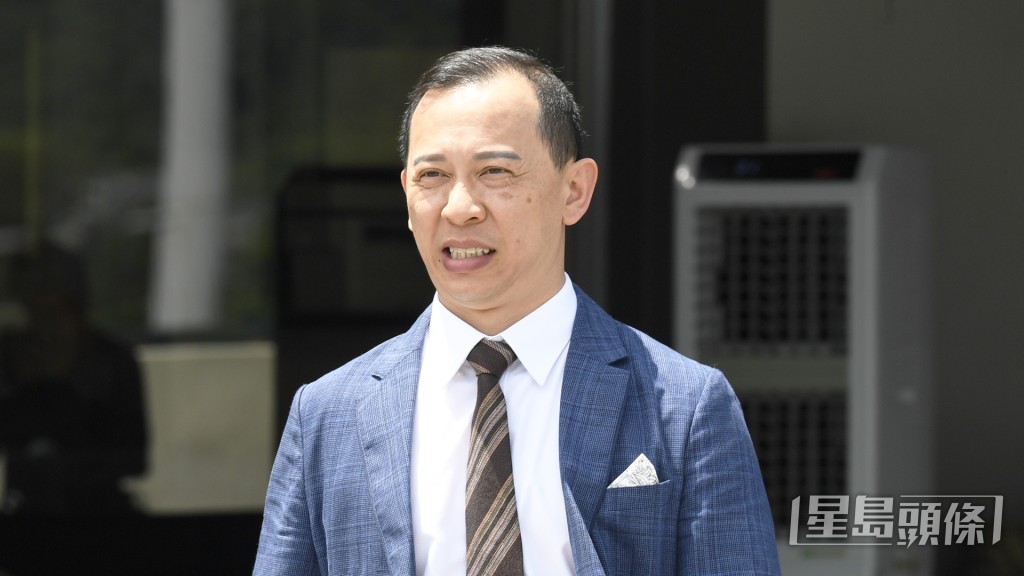 今朝「浪漫老挝」及「纳百川」踱步巫伟杰跟到实，重视尽显。
