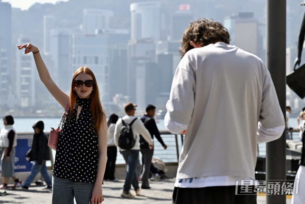 天文台今日(8日)更新九天天氣預報,年廿八(15日)天氣部分時間有陽光,氣溫最高25°C。資料圖片 天文台今日(8日)更新九天天氣預報,年廿八(15日)天氣部分時間有陽光,氣溫最高25°C。資料圖片