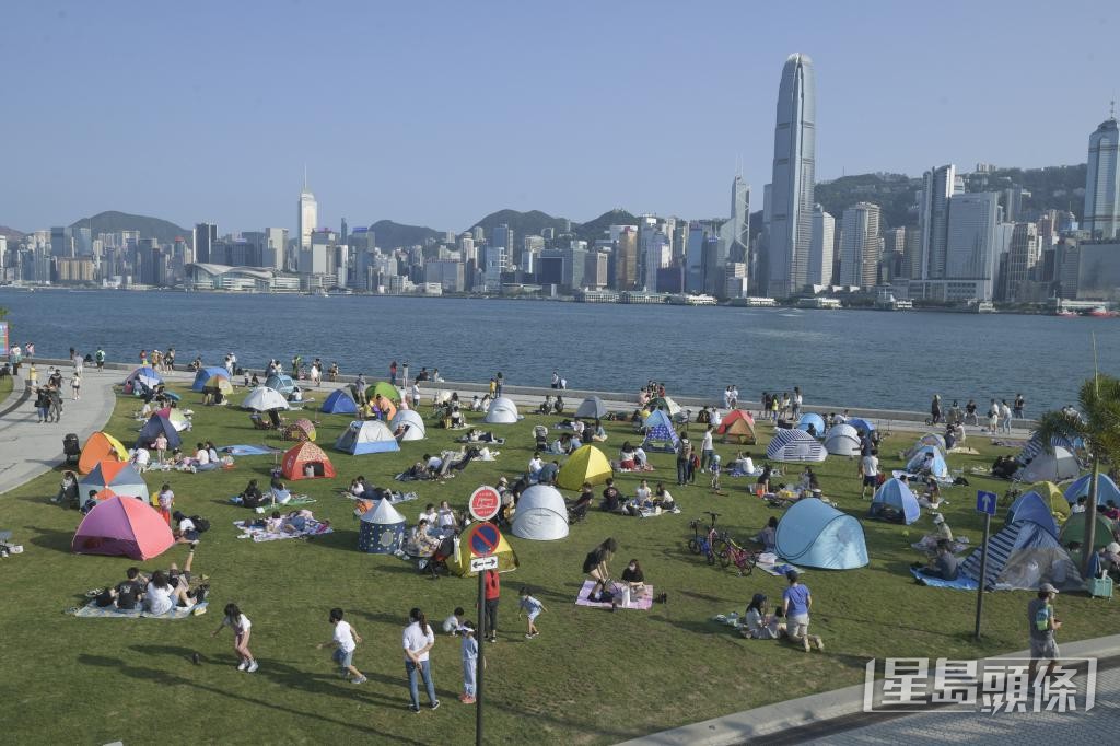 家長應讓孩子記下父母姓名及手機號碼,一旦子女在公園走失,亦可求救。 家長應讓孩子記下父母姓名及手機號碼,一旦子女在公園走失,亦可求救。