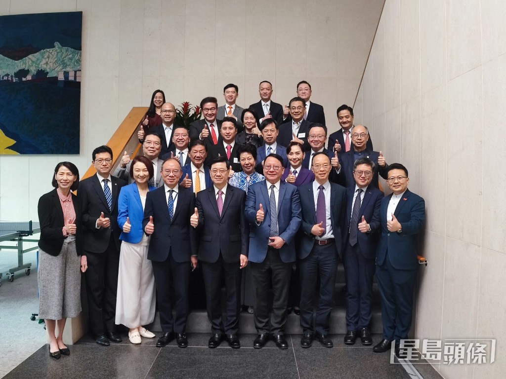 港區全國人大代表昨與特首李家超會面提交《施政報告》建議。資料圖片 港區全國人大代表昨與特首李家超會面提交《施政報告》建議。資料圖片