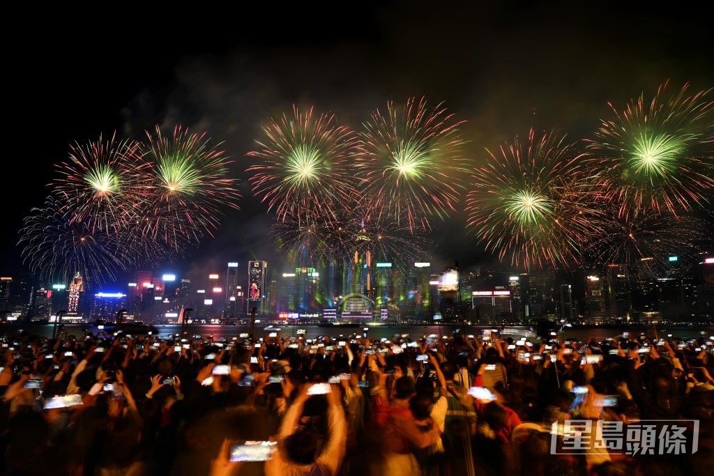 「馬到功成耀香江」煙花匯演表演。 「馬到功成耀香江」煙花匯演表演。