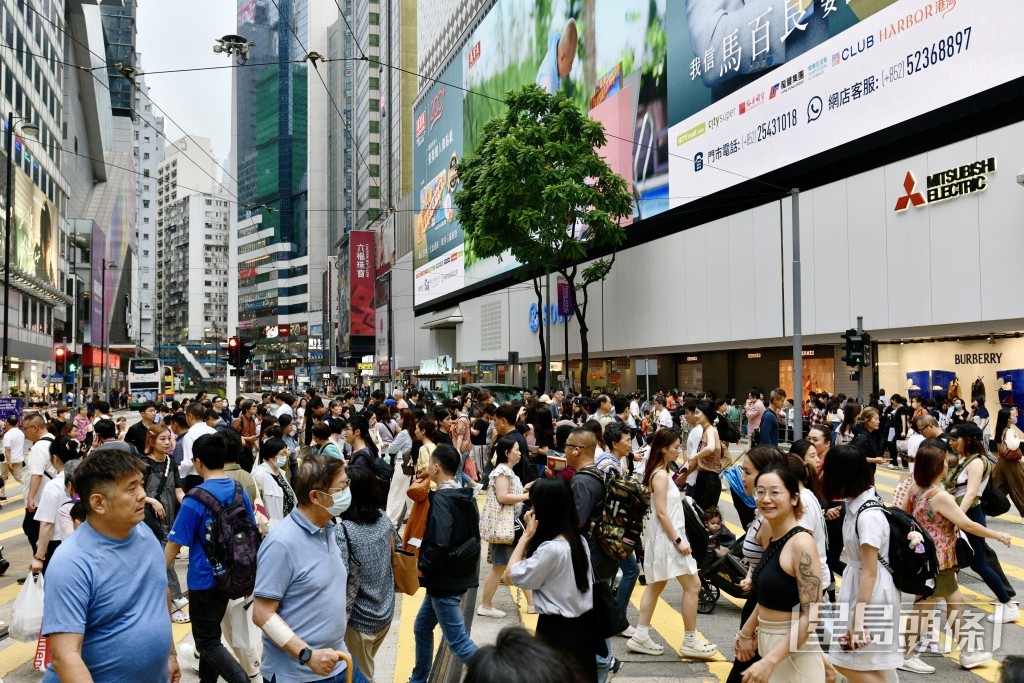 稅務局預計2025/26年度整體稅收為4014億元,較本年度上升7%。資料圖片 稅務局預計2025/26年度整體稅收為4014億元,較本年度上升7%。資料圖片