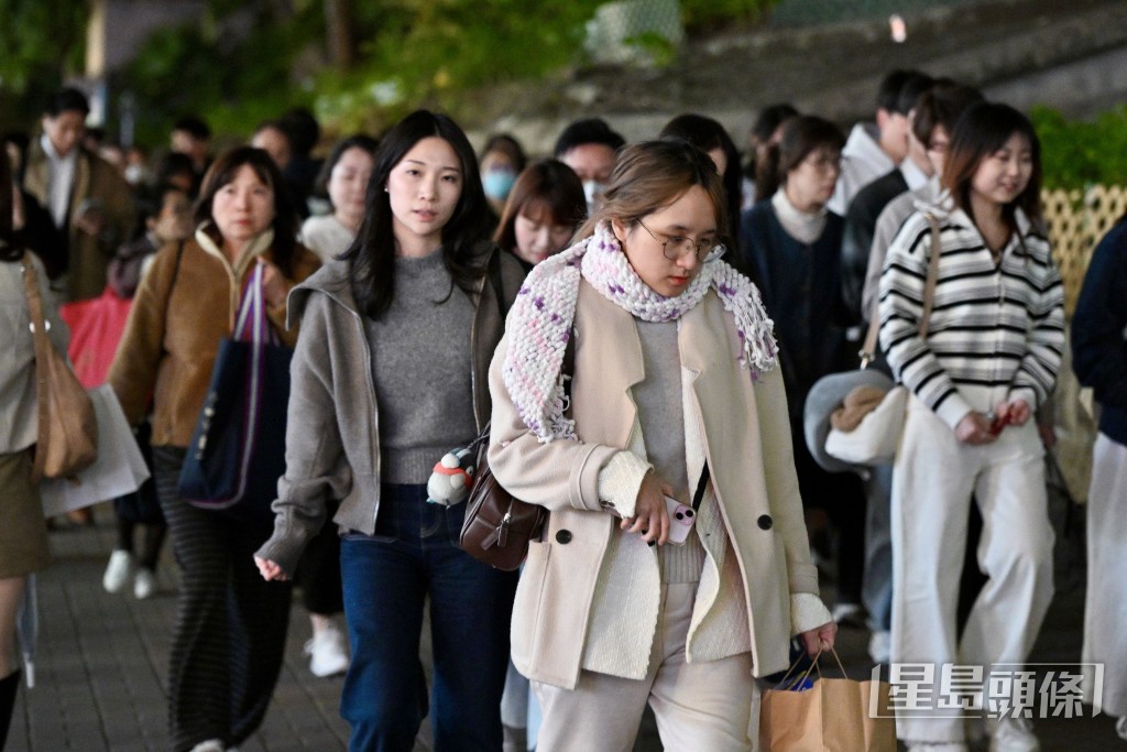 天文台預料一道冷鋒會在華中形成,並在明日(13日)稍後橫過廣東沿岸。資料圖片 天文台預料一道冷鋒會在華中形成,並在明日(13日)稍後橫過廣東沿岸。資料圖片