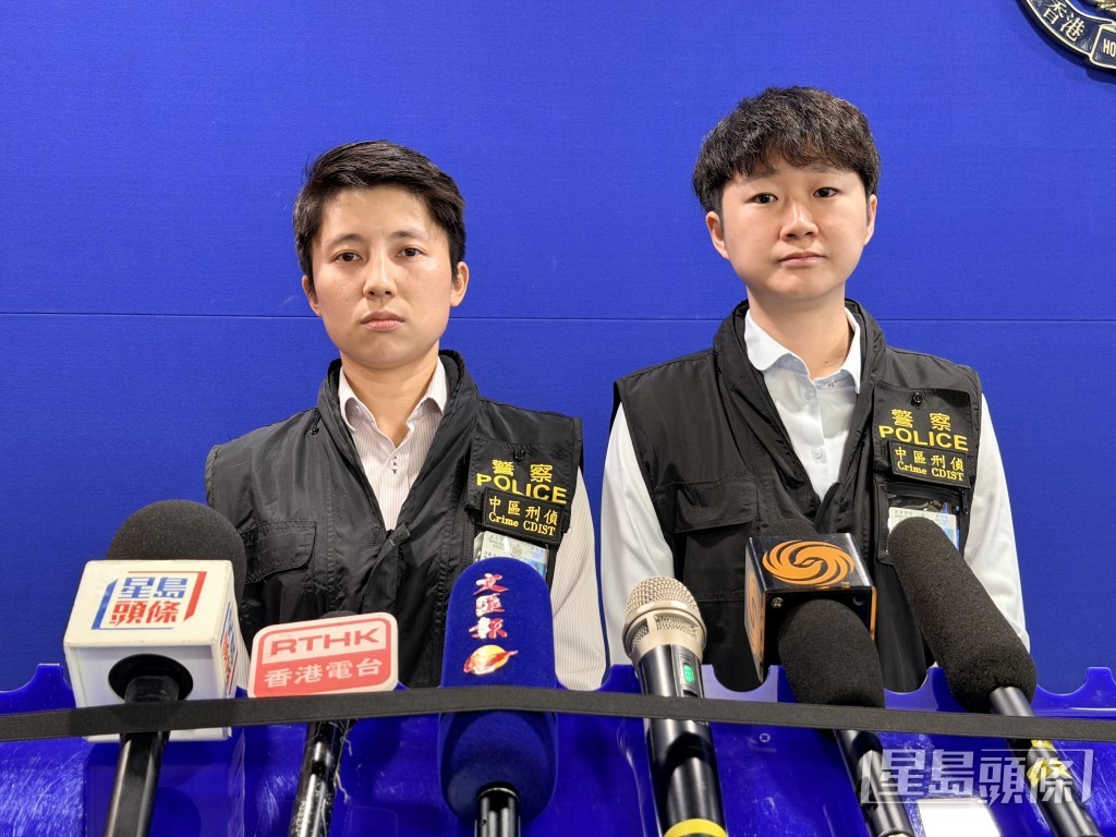 中区警区刑事总督察许诺（图左）及重案组第一队主管姚蔼柔讲述案情。梁国峰摄 