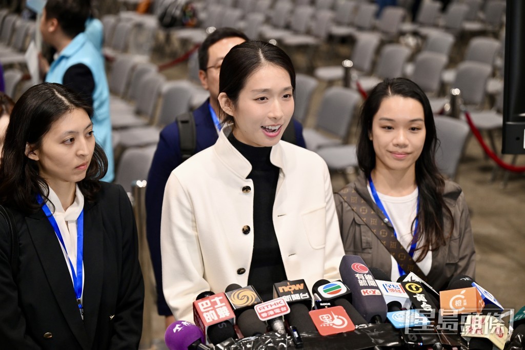 江旻憓(中)當選旅遊界立法會議員。 江旻憓(中)當選旅遊界立法會議員。