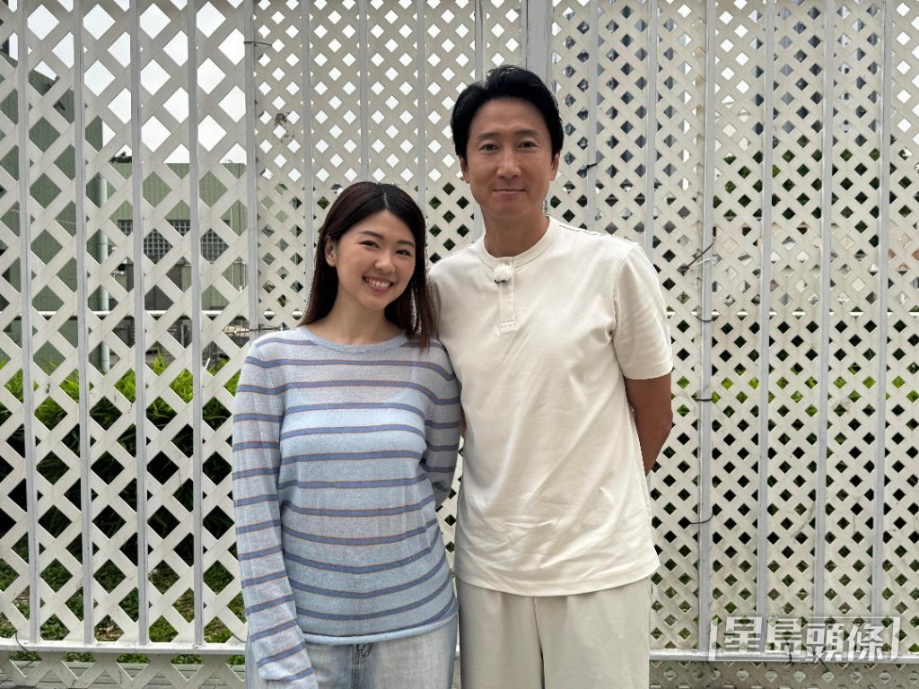 洪天明、劉沛蘅為HOYTV拍攝節目《嫲嫲飯飯》。