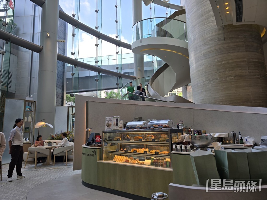 九龍東帝苑酒店由新地翻新並營運。 九龍東帝苑酒店由新地翻新並營運。