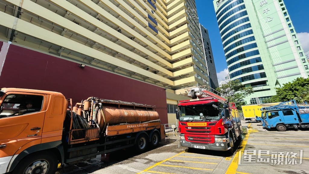 葵涌葵福路85-89號晉昇工廠大廈發生火警。蔡楚輝攝 葵涌葵福路85-89號晉昇工廠大廈發生火警。蔡楚輝攝