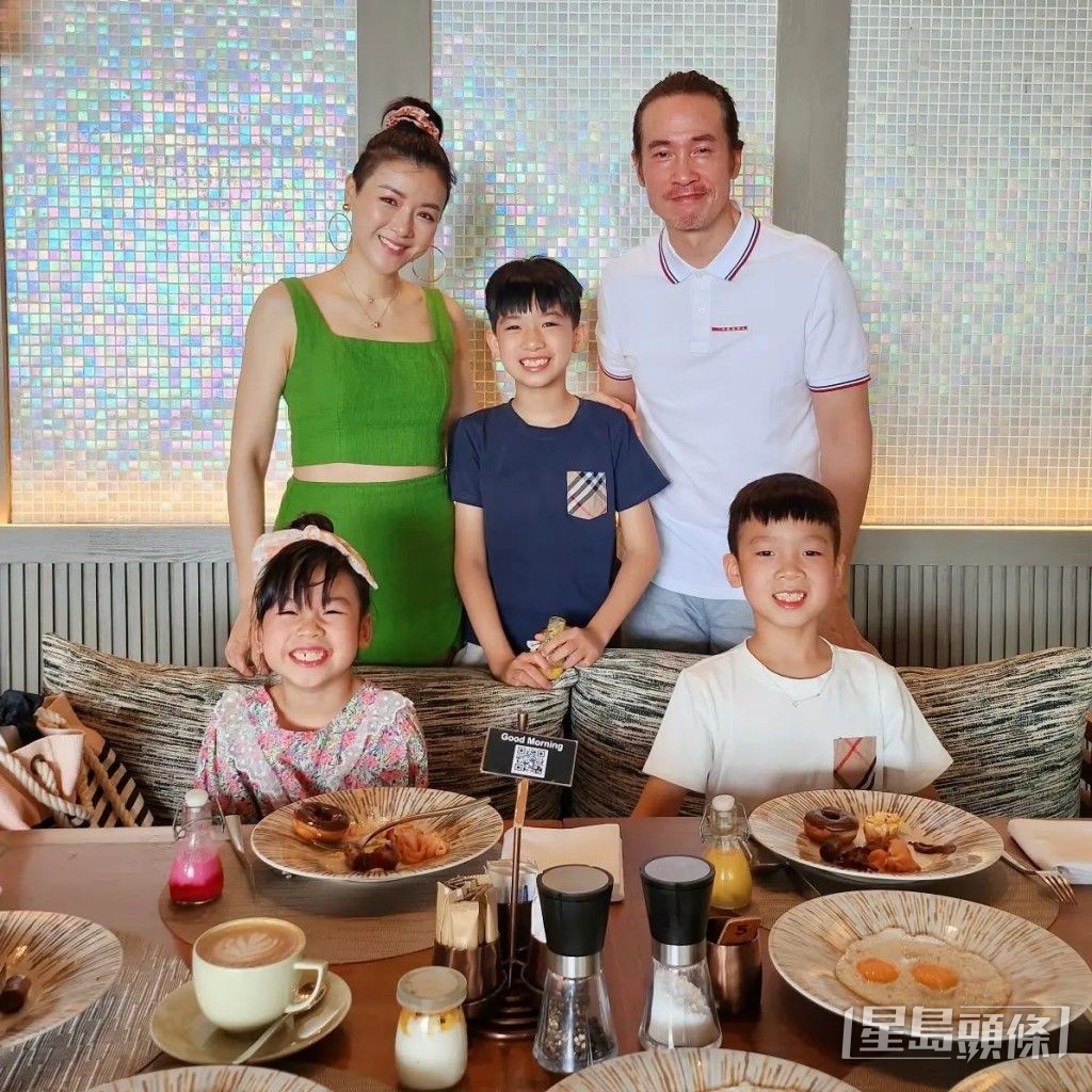 陳豪、陳茵媺一家五口好幸福。