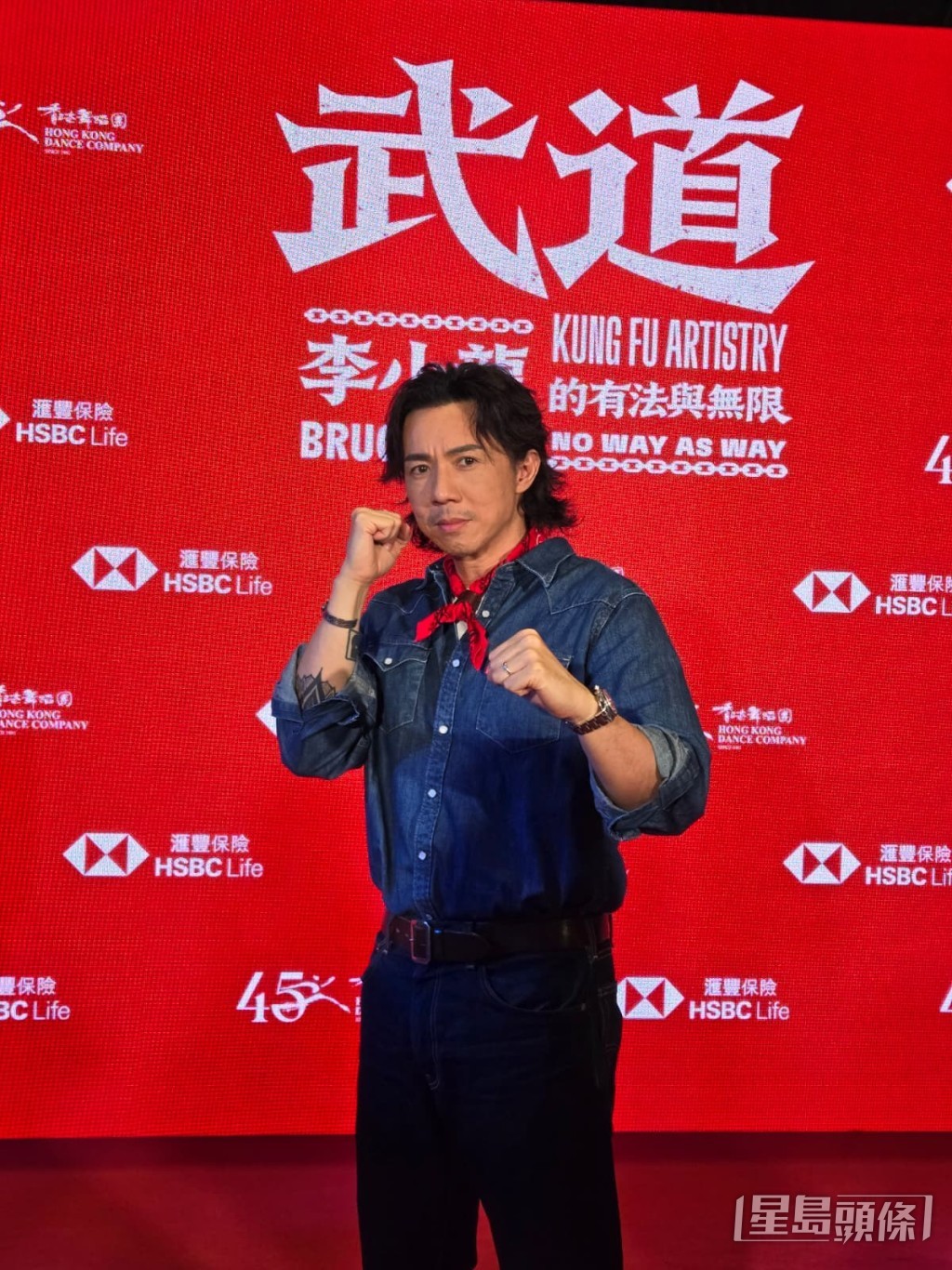 自己則從其電影作品中,感受到他對影壇及功夫電影的貢獻。 自己則從其電影作品中,感受到他對影壇及功夫電影的貢獻。