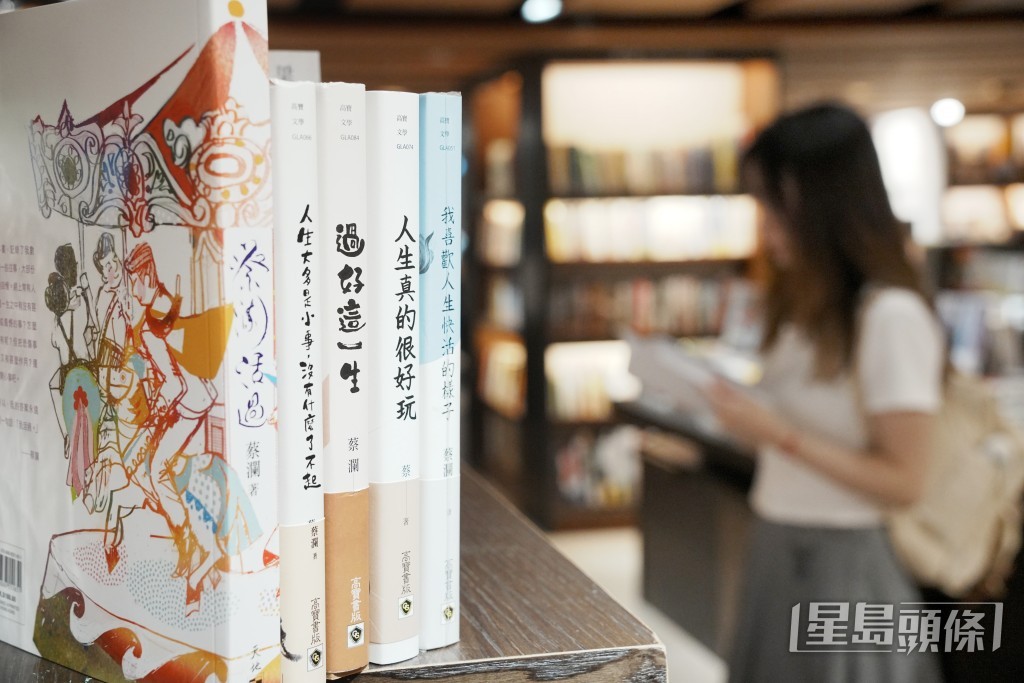 書局擺放了不少蔡瀾著作,包括《蔡瀾活過》等。 書局擺放了不少蔡瀾著作,包括《蔡瀾活過》等。 