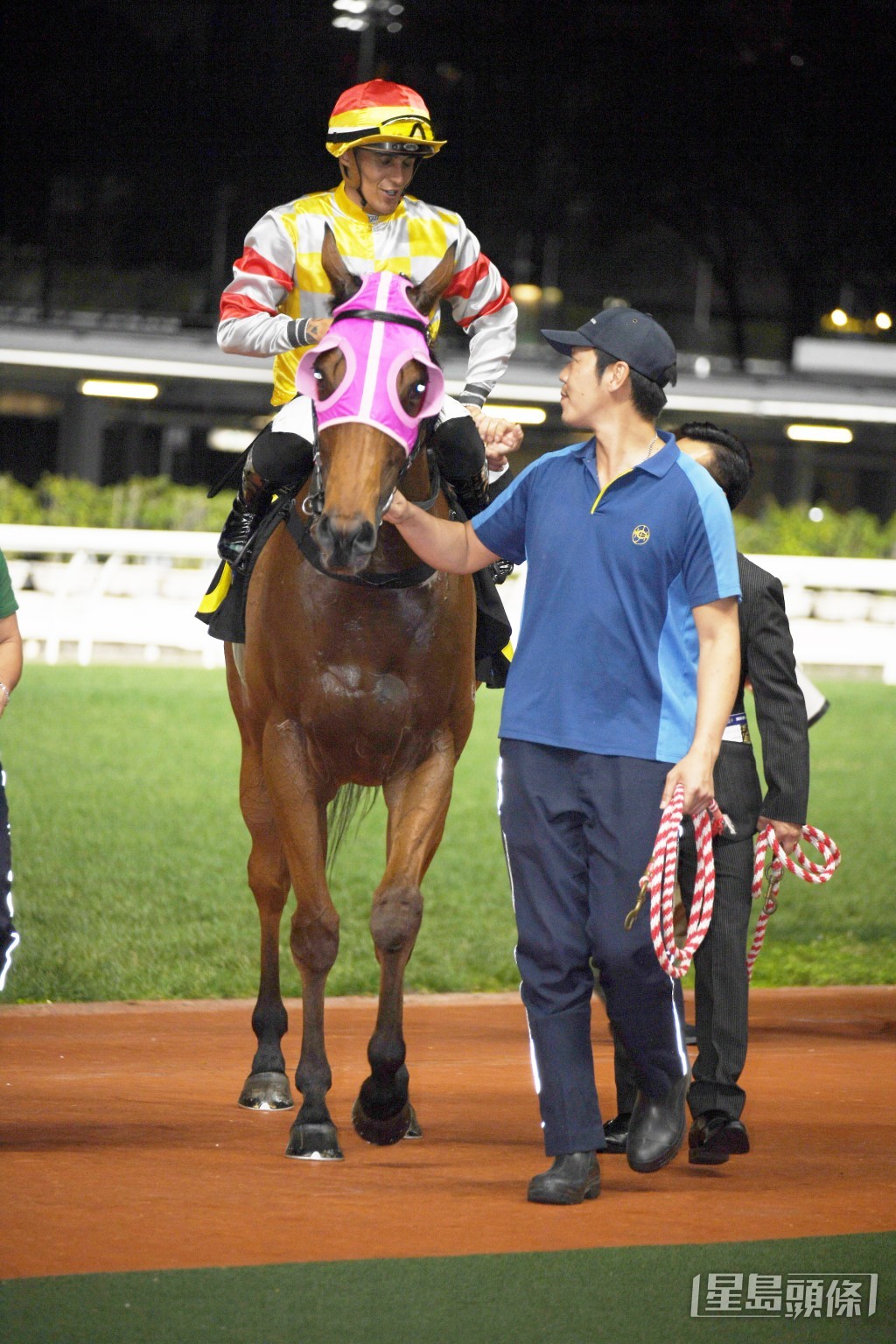 「金发盛世」今季转投桂福特马房后，直至上场才在谷草千二米上名。