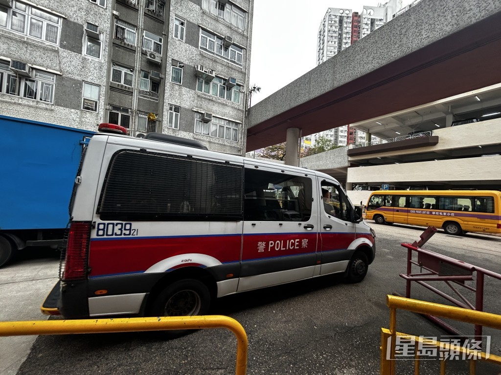 警員到場調查。楊偉亨攝 警員到場調查。楊偉亨攝