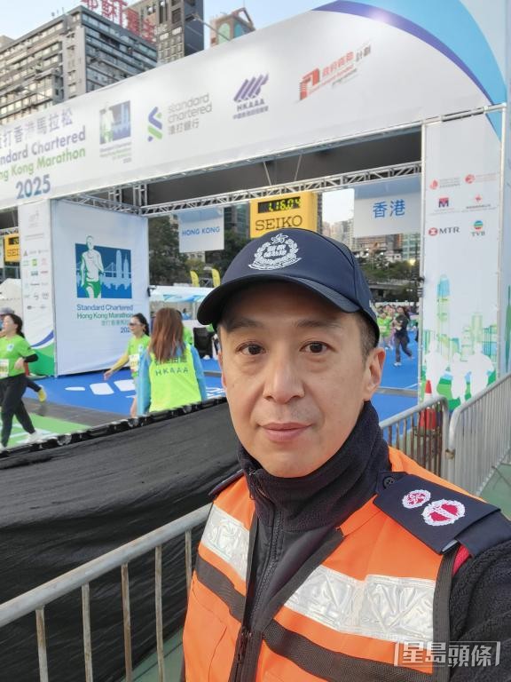 王泰鴻駐守渣馬的終點，曾為多名不適跑手進行急救。  受訪者提供