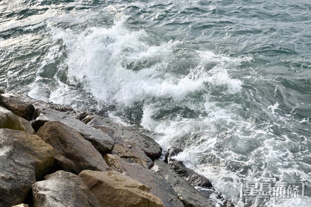 俄羅斯地震引發海嘯,海嘯餘波約抵達香港,東岸公園情況。盧江球攝 俄羅斯地震引發海嘯,海嘯餘波約抵達香港,東岸公園情況。盧江球攝