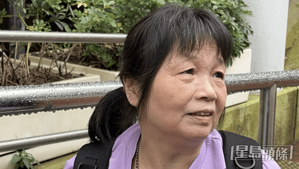 在港鐵鰂魚涌站上班的鍾女士,按昨日路徑想從鰂魚涌站A出入口進內上班,可惜吃了閉門羹。蔡楚輝攝 在港鐵鰂魚涌站上班的鍾女士,按昨日路徑想從鰂魚涌站A出入口進內上班,可惜吃了閉門羹。蔡楚輝攝