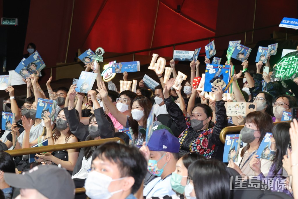 吸引到中、港、台三地傳媒及近千歌迷到場。