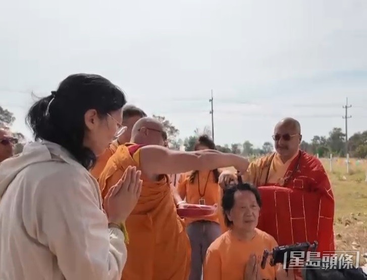 法戒2年前于泰国出家。