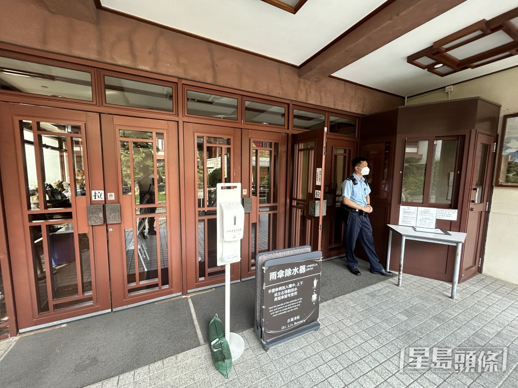 警員到場調查。 警員到場調查。