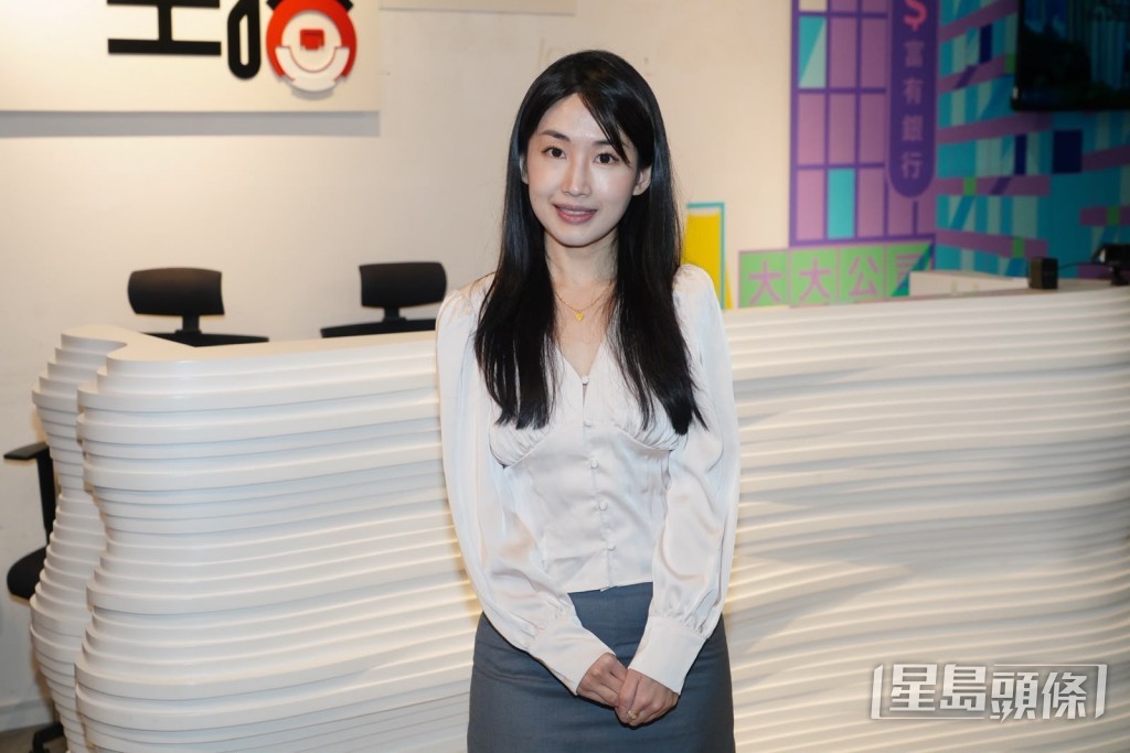 黃文意父親為生態能源大亨,坦言離巢TVB後未有參與父親生意。 黃文意父親為生態能源大亨,坦言離巢TVB後未有參與父親生意。