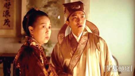 1993年和星爺合作拍電影《唐伯虎點秋香》,戲份令人笑爆嘴。 1993年和星爺合作拍電影《唐伯虎點秋香》,戲份令人笑爆嘴。