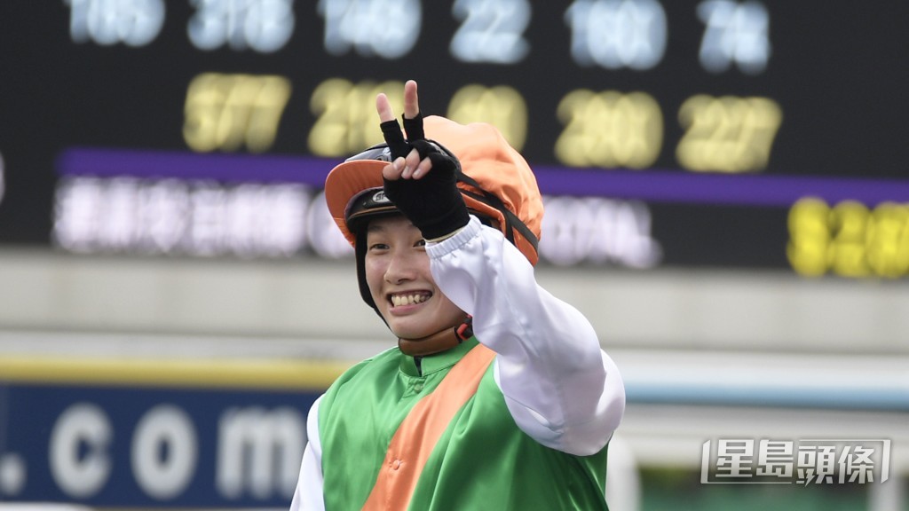 「应龙飞影」今朝指定袁幸尧出跳，课前伍鹏志更亲身教路。
