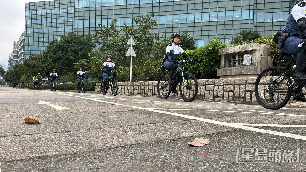 單車巡邏隊今日首日以新制服及新裝備巡邏單車徑。梁國峰攝