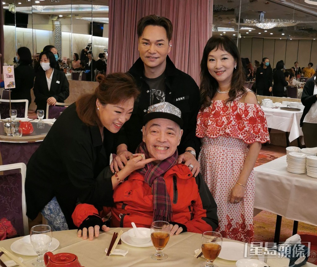 方俊、王美蘭、方麗盈成日𠱁到張偉文笑騎騎。 方俊、王美蘭、方麗盈成日𠱁到張偉文笑騎騎。