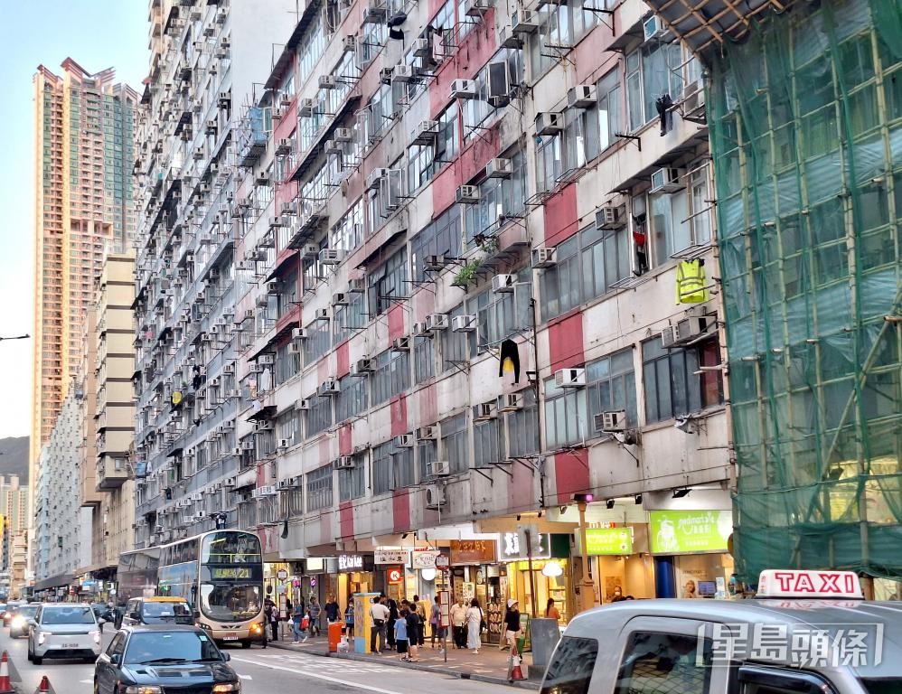 不少舊樓沒有物管公司，全靠業主自律做好冷氣機維修。