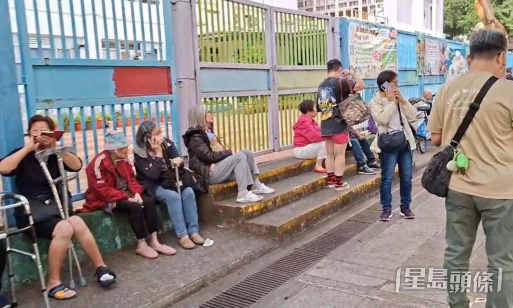 多名居民疏散到安全位置。 多名居民疏散到安全位置。