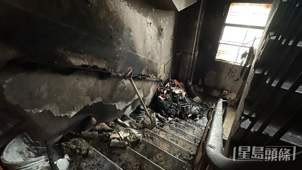 牆身被熏黑。劉漢權攝 牆身被熏黑。劉漢權攝