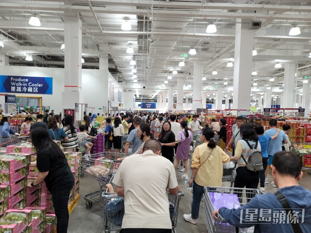 當中「山姆超市團」更成為港人假日旅遊熱點，直接改變港人假日消費新模式。資料圖片