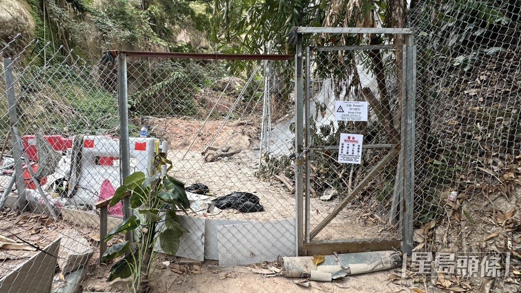 用地被鐵絲網圍封。劉漢權攝 用地被鐵絲網圍封。劉漢權攝