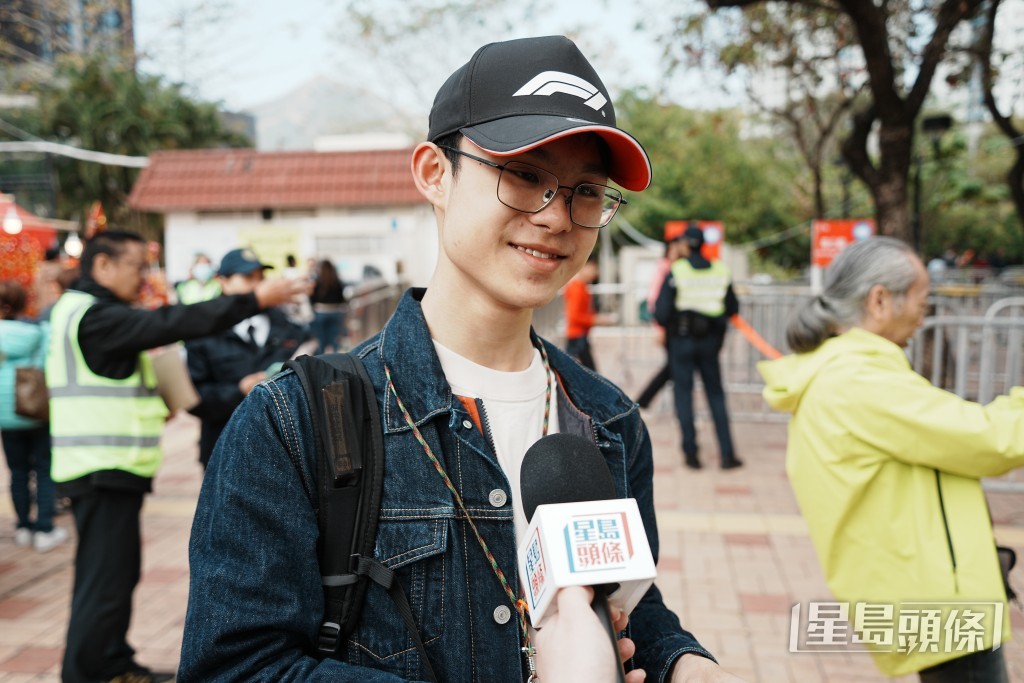 兒子徐先生坦言不會因此灰心,更指「下籤都要睇化」。 兒子徐先生坦言不會因此灰心,更指「下籤都要睇化」。