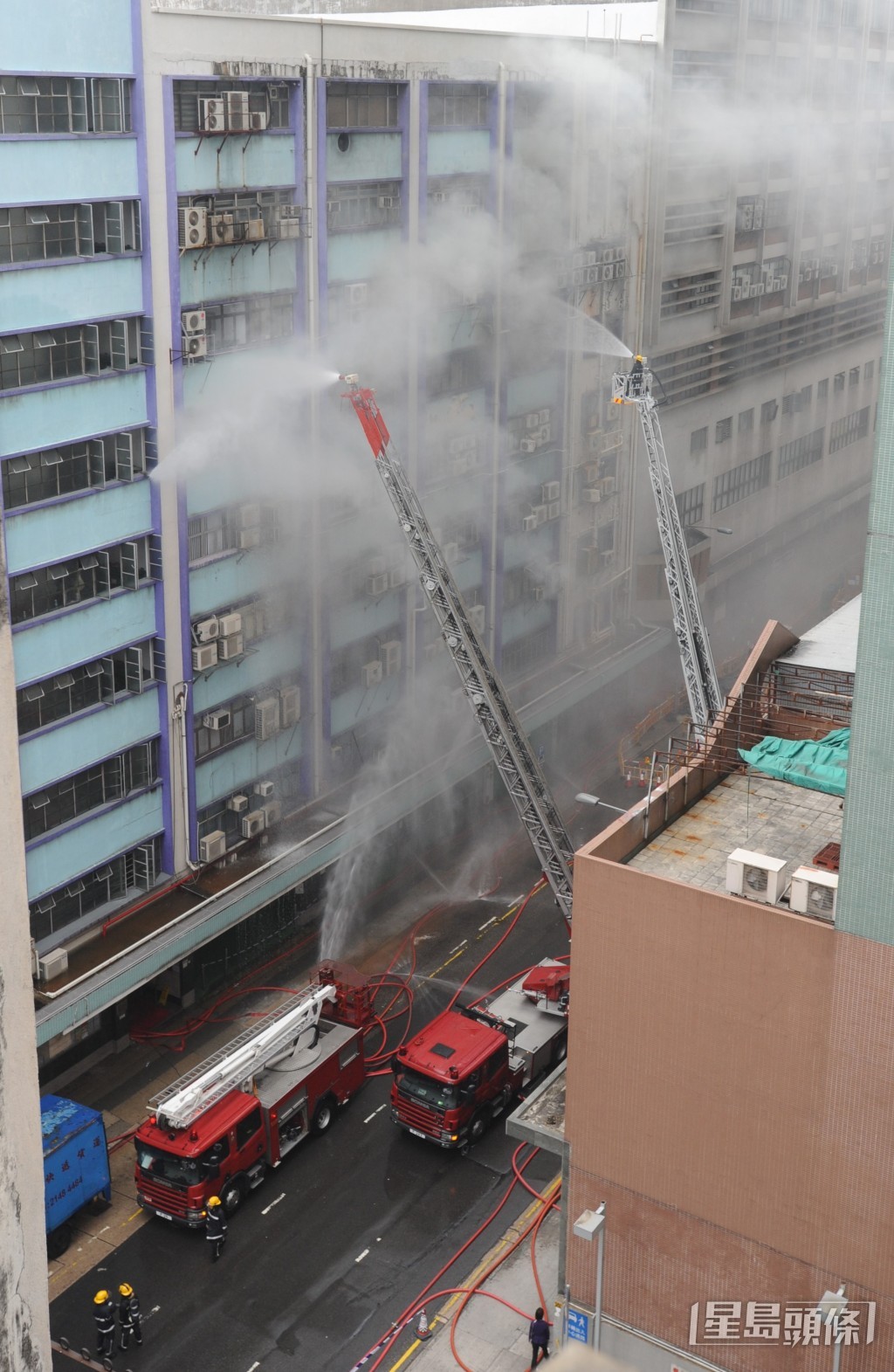 長沙灣麗昌工廠大廈發生四級大火。